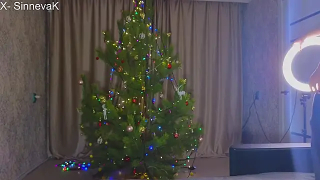 Snapshot of sinteas chatting on 12.21.24 sinteas online show from 12.21.24