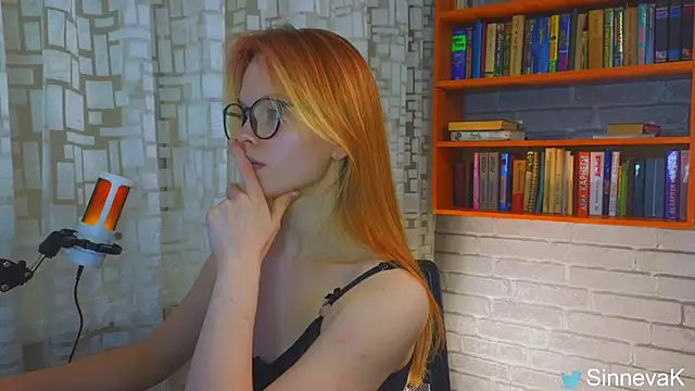 Snapshot of sinteas chatting on 02.19.25 sinteas online show from 02.19.25