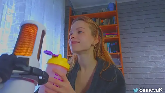 Snapshot of sinteas chatting on 03.15.25 sinteas online show from 03.15.25