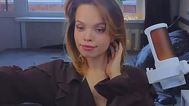 Snapshot of sinteas chatting on 10.21.25 sinteas online show from 10.21.25