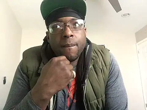 Snapshot of Londonfrotadejr chatting on 12.10.24 Londonfrotadejr online show from 12.10.24