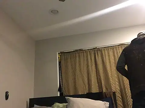 Snapshot of Londonfrotadejr chatting on 12.12.24 Londonfrotadejr online show from 12.12.24