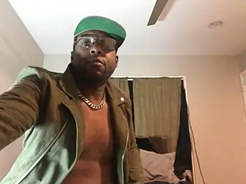 Snapshot of Londonfrotadejr chatting on 12.12.24 Londonfrotadejr online show from 12.12.24