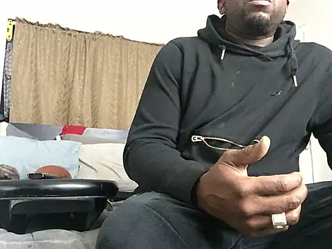 Snapshot of Londonfrotadejr chatting on 01.26.25 Londonfrotadejr online show from 01.26.25