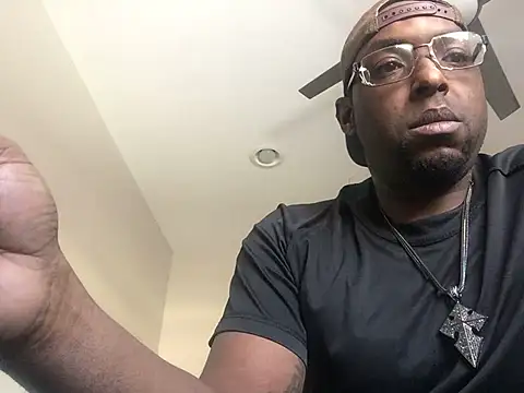 Snapshot of Londonfrotadejr chatting on 01.28.25 Londonfrotadejr online show from 01.28.25