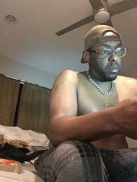 Snapshot of Londonfrotadejr chatting on 02.20.25 Londonfrotadejr online show from 02.20.25