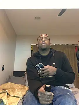 Snapshot of Londonfrotadejr chatting on 02.21.25 Londonfrotadejr online show from 02.21.25