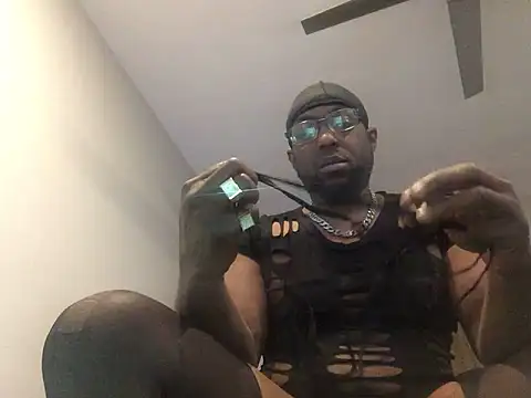 Snapshot of Londonfrotadejr chatting on 03.10.25 Londonfrotadejr online show from 03.10.25