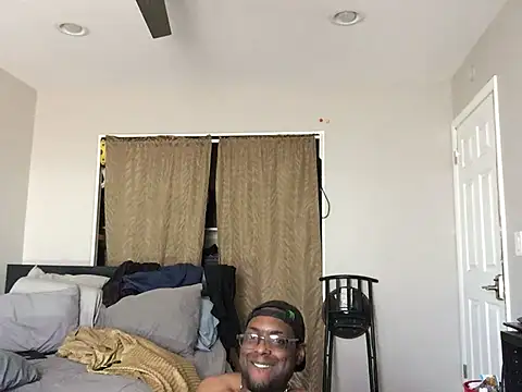 Snapshot of Londonfrotadejr chatting on 03.18.25 Londonfrotadejr online show from 03.18.25