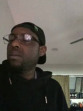 Snapshot of Londonfrotadejr chatting on 03.20.25 Londonfrotadejr online show from 03.20.25