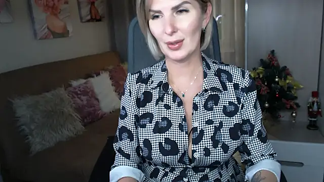 sensualEmilia online show from 12.17.24