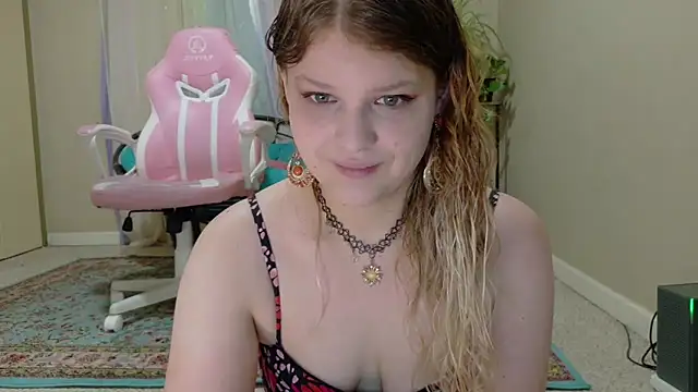 Snapshot of Emihaze chatting on 04.24.26 Emihaze online show from 04.24.26