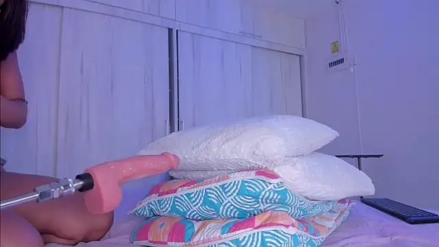 Snapshot of mia_hank chatting on 01.20.25 mia hank online show from 01.20.25