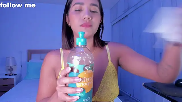 Snapshot of mia_hank chatting on 02.08.25 mia hank online show from 02.08.25