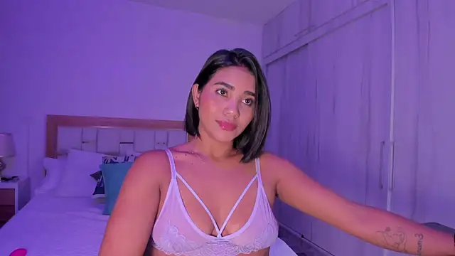 Snapshot of mia_hank chatting on 02.15.25 mia hank online show from 02.15.25