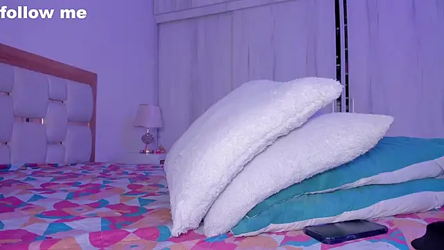 Snapshot of mia_hank chatting on 02.25.25 mia hank online show from 02.25.25