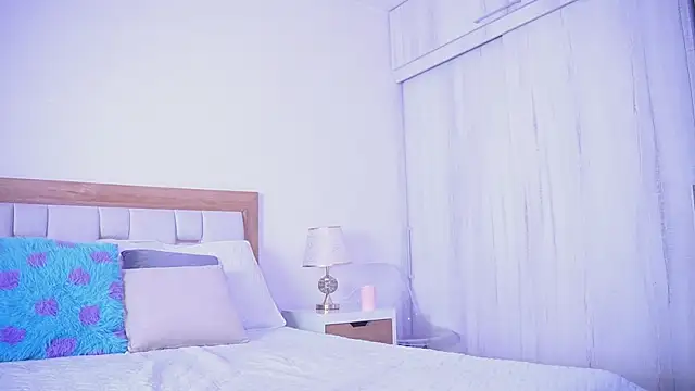 Snapshot of mia_hank chatting on 11.26.25 mia hank online show from 11.26.25