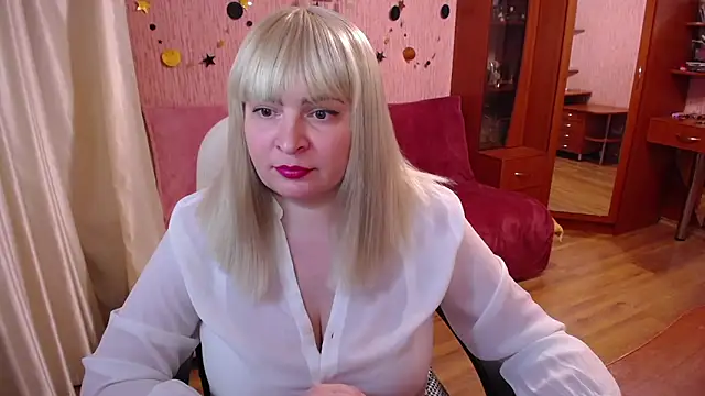 Snapshot of -MeowMeow chatting on 02.24.25 -MeowMeow online show from 02.24.25