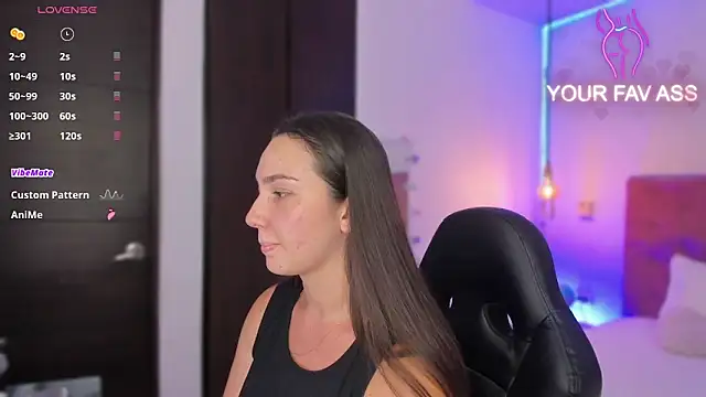 Snapshot of ava_blue chatting on 02.01.25 ava blue online show from 02.01.25