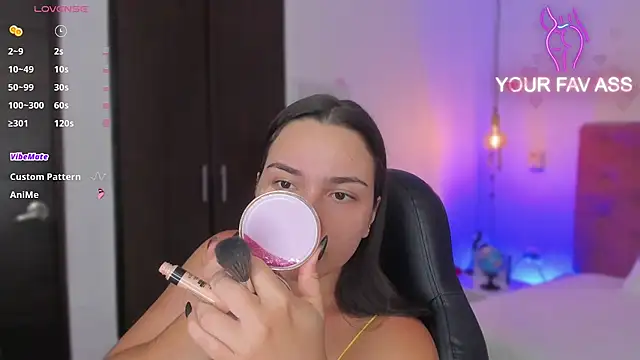 Snapshot of ava_blue chatting on 02.07.25 ava blue online show from 02.07.25