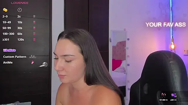 Snapshot of ava_blue chatting on 02.13.25 ava blue online show from 02.13.25