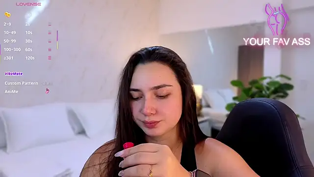 Snapshot of ava_blue chatting on 09.24.25 ava blue online show from 09.24.25