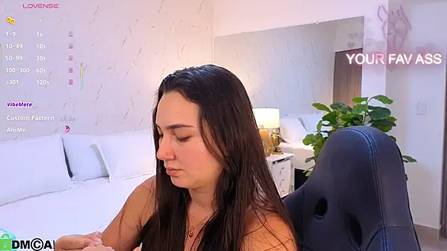 Snapshot of ava_blue chatting on 10.03.25 ava blue online show from 10.03.25