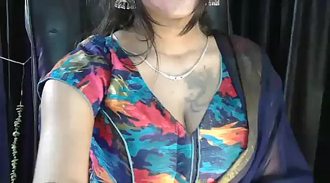 Snapshot of JannatDoll1 chatting on 12.25.24 JannatDoll1 online show from 12.25.24