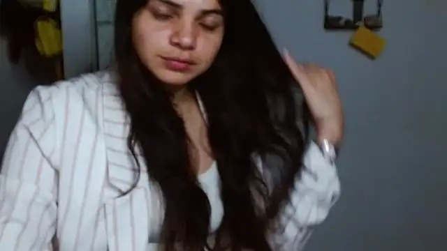 Snapshot of Nikkykora15 chatting on 02.04.25 Nikkykora15 online show from 02.04.25