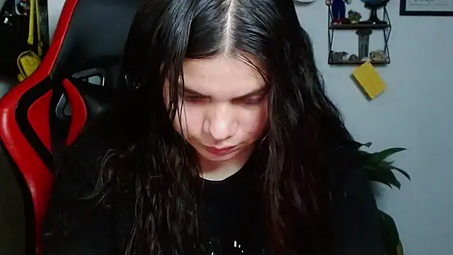 Snapshot of Nikkykora15 chatting on 03.22.25 Nikkykora15 online show from 03.22.25