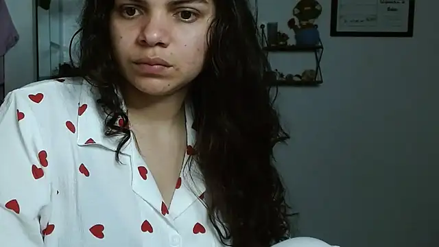 Snapshot of Nikkykora15 chatting on 10.28.25 Nikkykora15 online show from 10.28.25