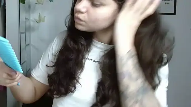 Snapshot of Nikkykora15 chatting on 11.20.25 Nikkykora15 online show from 11.20.25