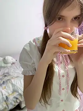 Snapshot of elikako chatting on 04.18.26 elikako online show from 04.18.26