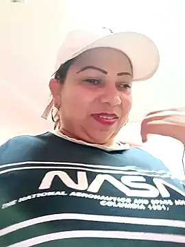 Snapshot of Alyona21 chatting on 01.28.25 Alyona21 online show from 01.28.25