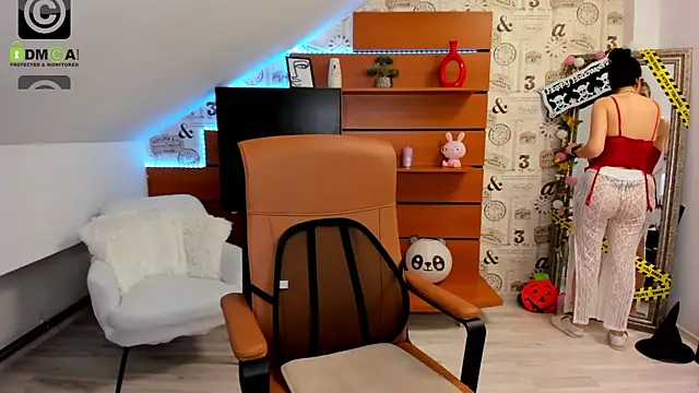 Snapshot of EmillyTaylor chatting on 10.28.25 EmillyTaylor online show from 10.28.25