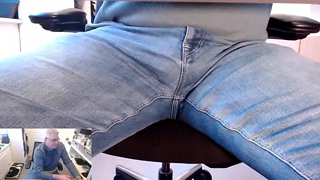 Snapshot of RicRockhard chatting on 11.24.25 RicRockhard online show from 11.24.25