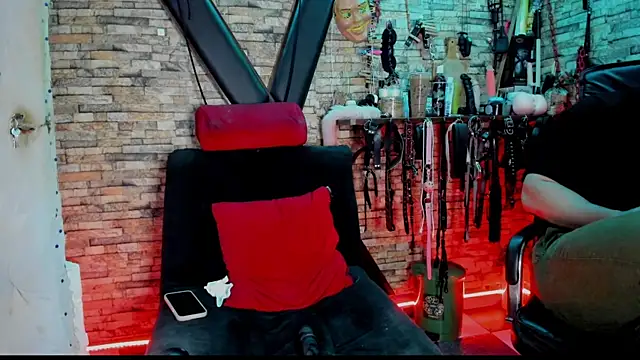 Snapshot of Liltildeman_moon chatting on 11.13.25 Liltildeman moon online show from 11.13.25