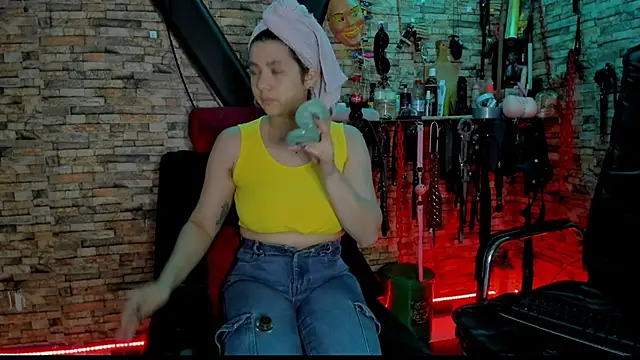 Snapshot of Liltildeman_moon chatting on 11.21.25 Liltildeman moon online show from 11.21.25