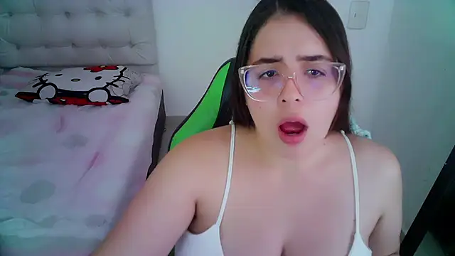 Snapshot of _alicia_z chatting on 12.11.24 alicia z online show from 12.11.24