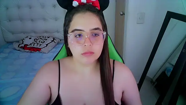 Snapshot of _alicia_z chatting on 12.17.24 alicia z online show from 12.17.24