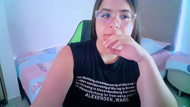 Snapshot of _alicia_z chatting on 01.28.25 alicia z online show from 01.28.25