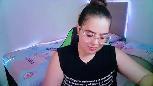 Snapshot of _alicia_z chatting on 02.03.25 alicia z online show from 02.03.25