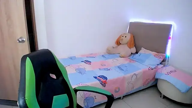 Snapshot of _alicia_z chatting on 02.25.25 alicia z online show from 02.25.25