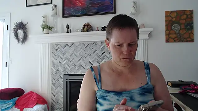 Snapshot of AuroraWillows chatting on 04.13.26 AuroraWillows online show from 04.13.26