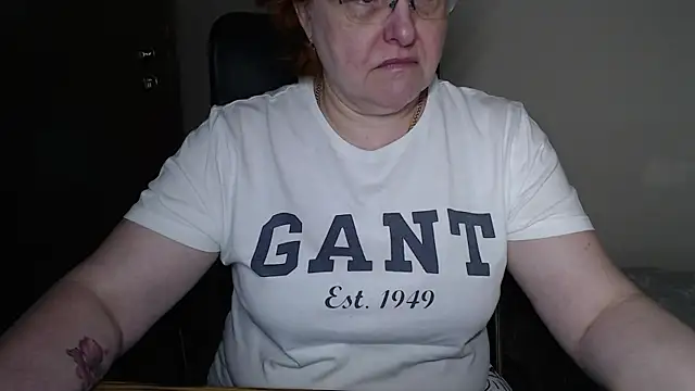 Snapshot of JoannaAndNeighbour chatting on 03.04.25 JoannaAndNeighbour online show from 03.04.25