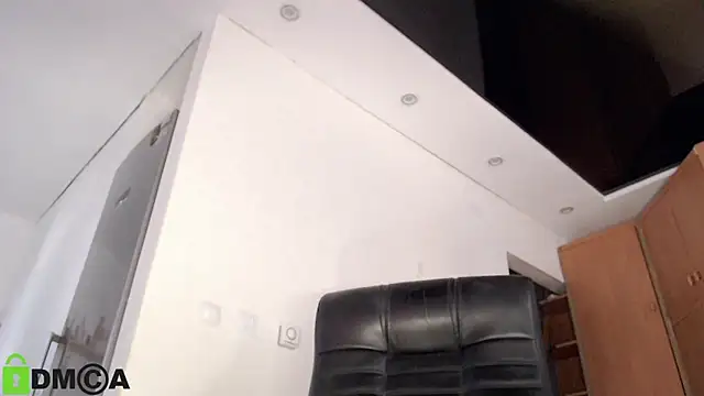 Snapshot of DollySun chatting on 02.19.25 DollySun online show from 02.19.25