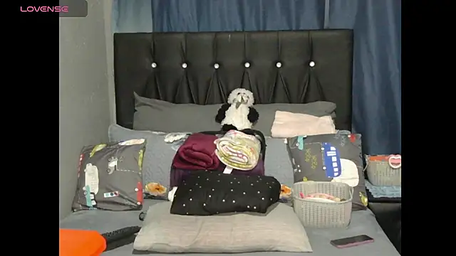 caramelbooty69 online show from 10.31.25