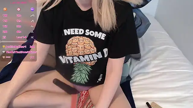 Snapshot of Agatha6969x chatting on 10.26.25 Agatha6969x online show from 10.26.25