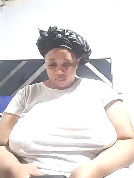 Snapshot of Sexy-queen99xx chatting on 09.17.25 Sexy-queen99xx online show from 09.17.25