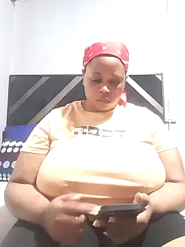 Snapshot of Sexy-queen99xx chatting on 09.22.25 Sexy-queen99xx online show from 09.22.25